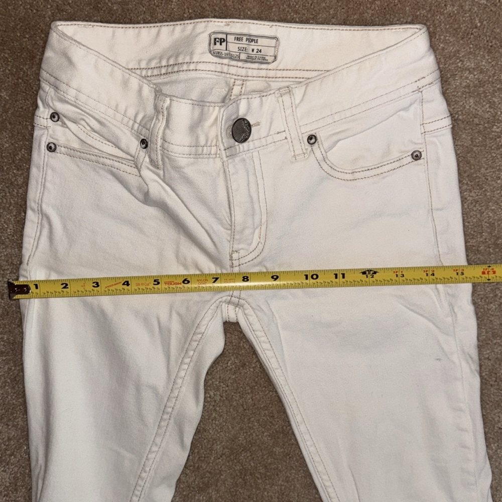 Free People Cropped Jeans White 5-Pocket Chewed Hem Distressed, Size 24 - Picture 14 of 16